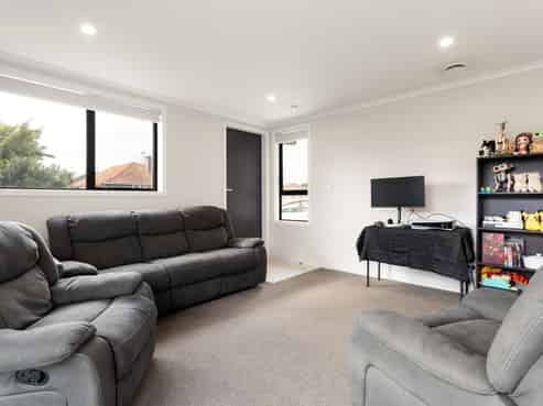 2/1 Paul Crescent, Fairfield
