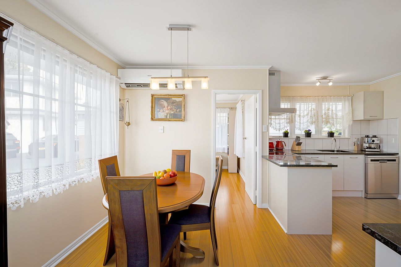 Selling After 27 Years To Downsize – pohled 5
