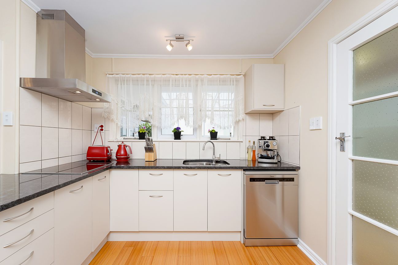 Selling After 27 Years To Downsize – pohled 6