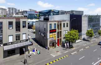 SPLIT-RISK CBD INVESTMENT WITH FUTURE FLEXIBILITY