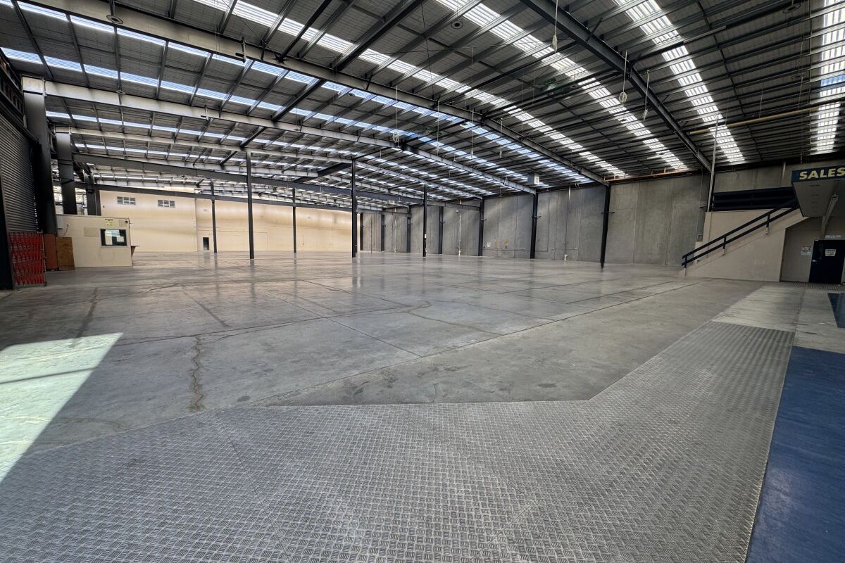 Prominent Road Front Facility - Vista 3
