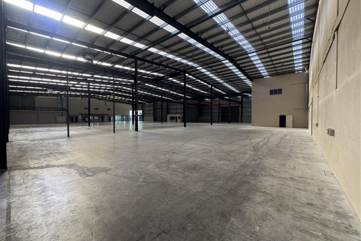 Prominent Road Front Facility - Vista 4