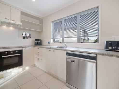 8/4 Keeling Road, Henderson