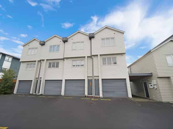8/4 Keeling Road, Henderson