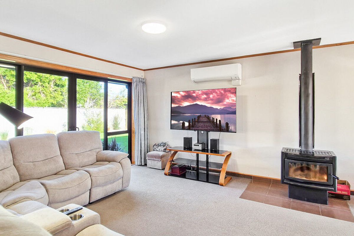 Modern, Brick Home Close to Town – pohled 3