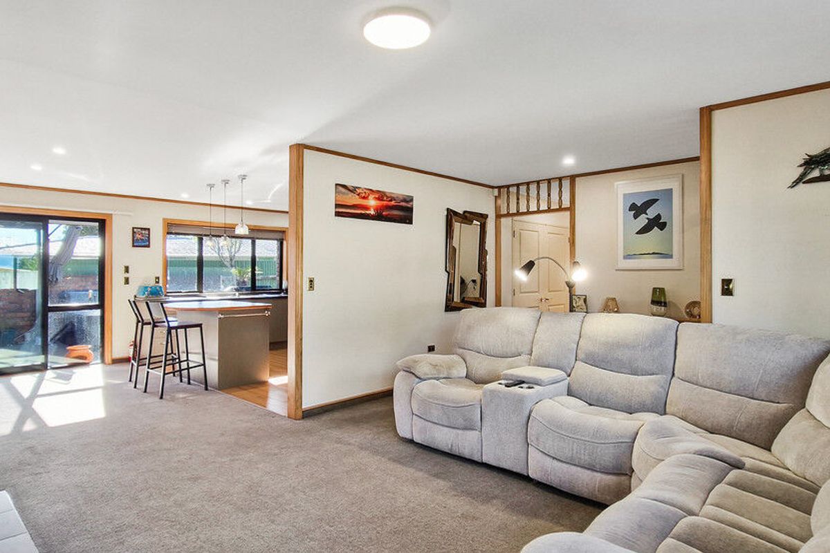 Modern, Brick Home Close to Town – pohled 4
