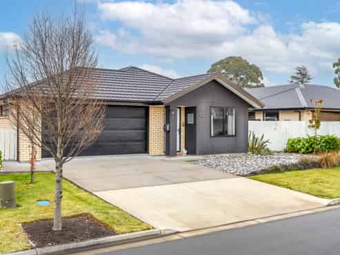 32 Minerva Crescent, Ravenswood
