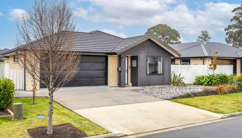 32 Minerva Crescent, Ravenswood