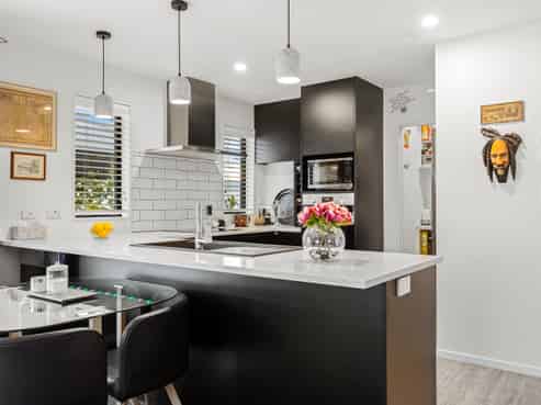 32 Minerva Crescent, Ravenswood