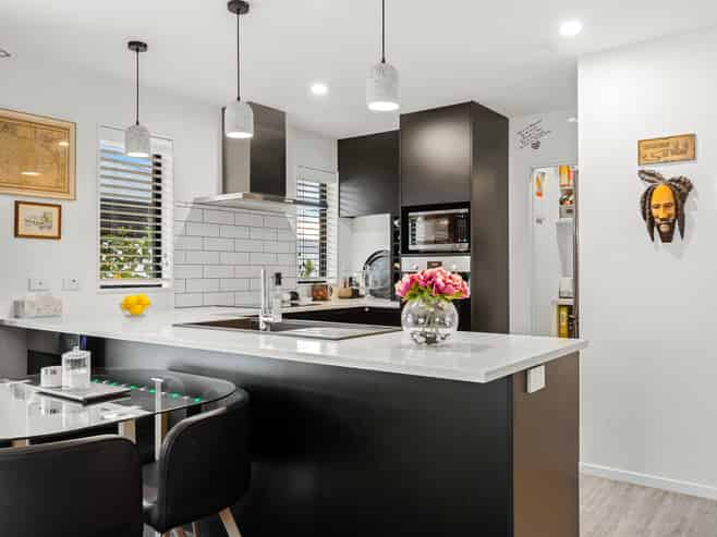 32 Minerva Crescent, Ravenswood