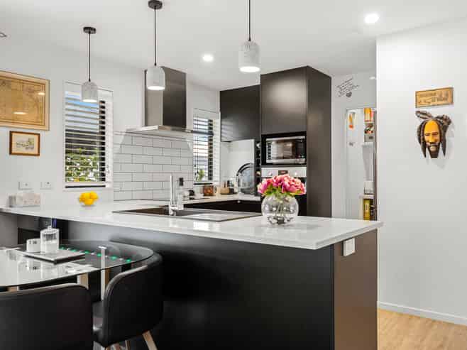 32 Minerva Crescent, Ravenswood