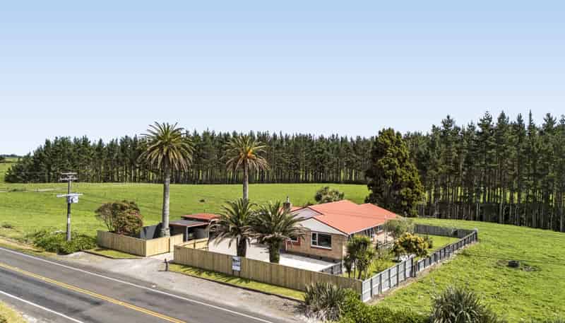 1606 South Road, Oakura