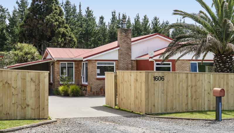1606 South Road, Oakura