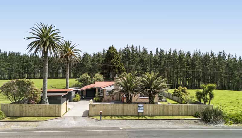 1606 South Road, Oakura