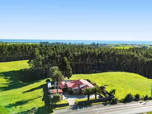 1606 South Road, Oakura