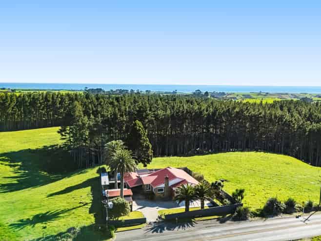 1606 South Road, Oakura