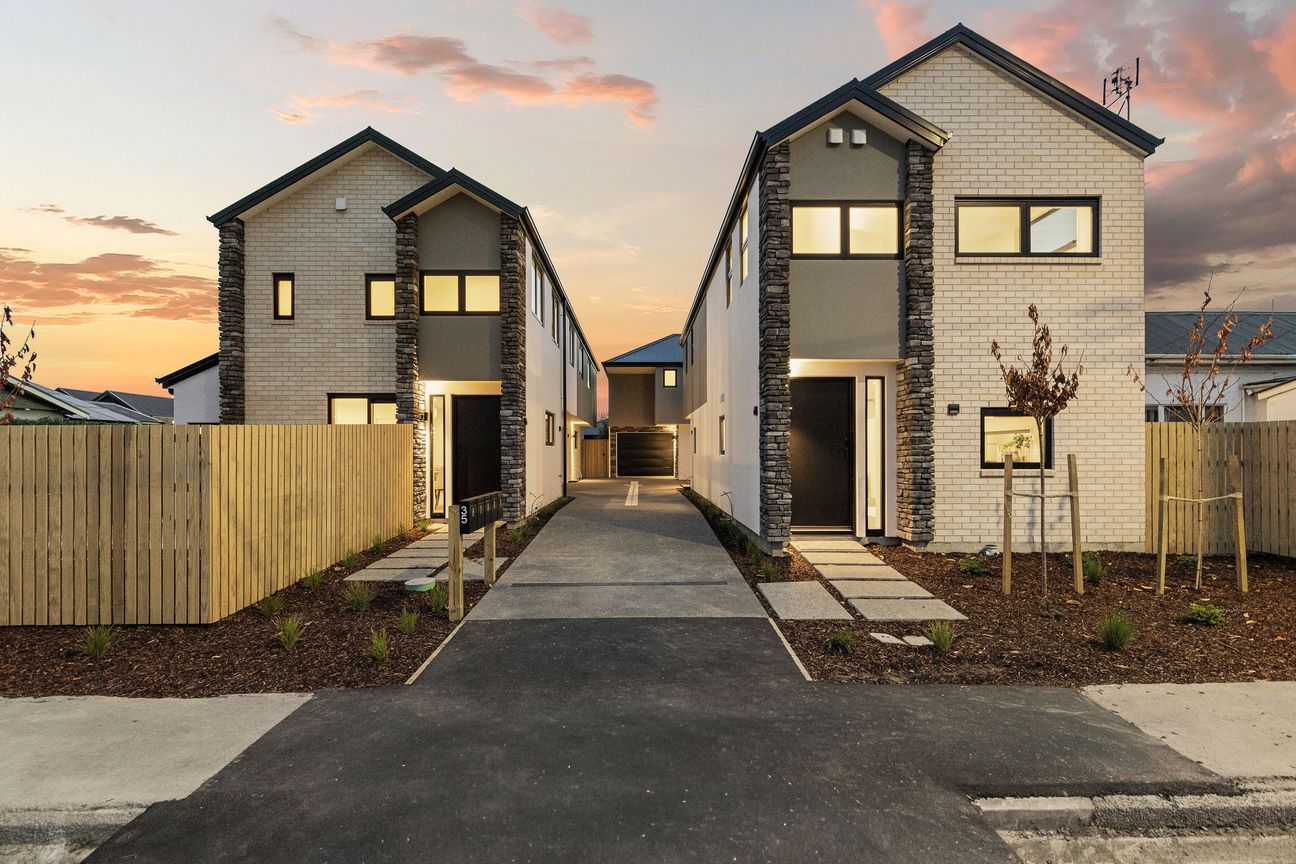 Freehold Townhouses With Architectural Edge – pohled 2