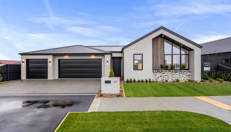  42 Wakeman Drive, Lincoln