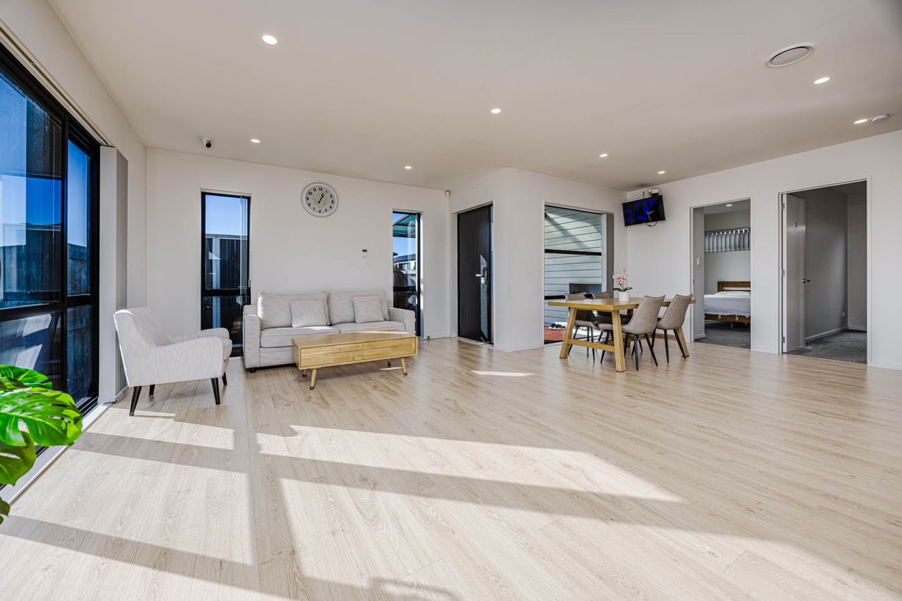 Spacious One-Level Family Living with 2 Ensuites - Meer
