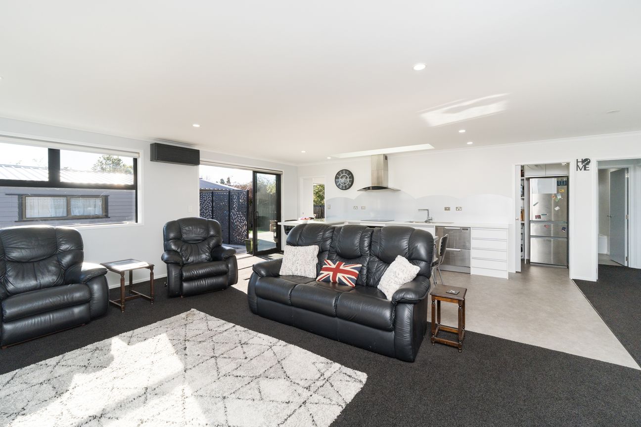 Central Near New Townhouse With A Bonus! - Bild 5
