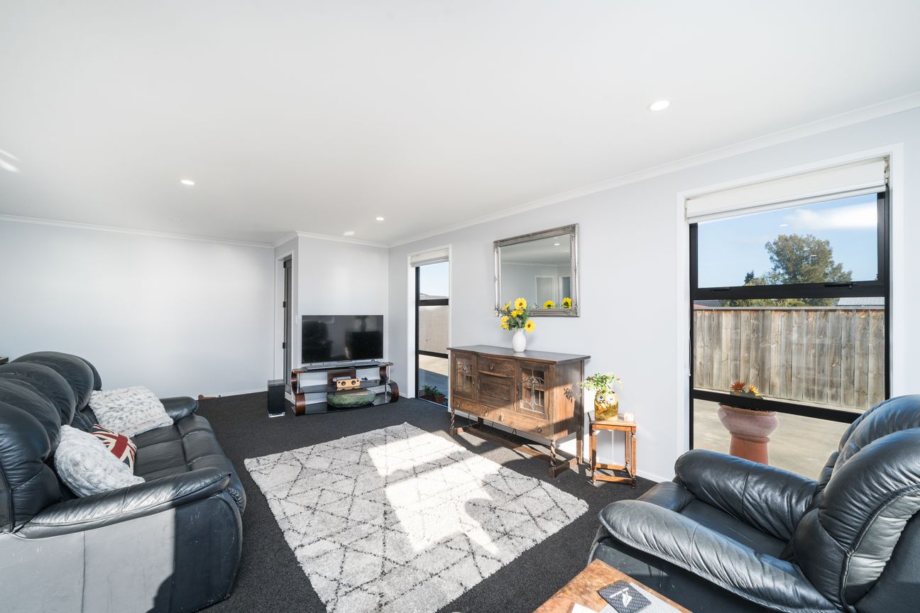 Central Near New Townhouse With A Bonus! - Fler