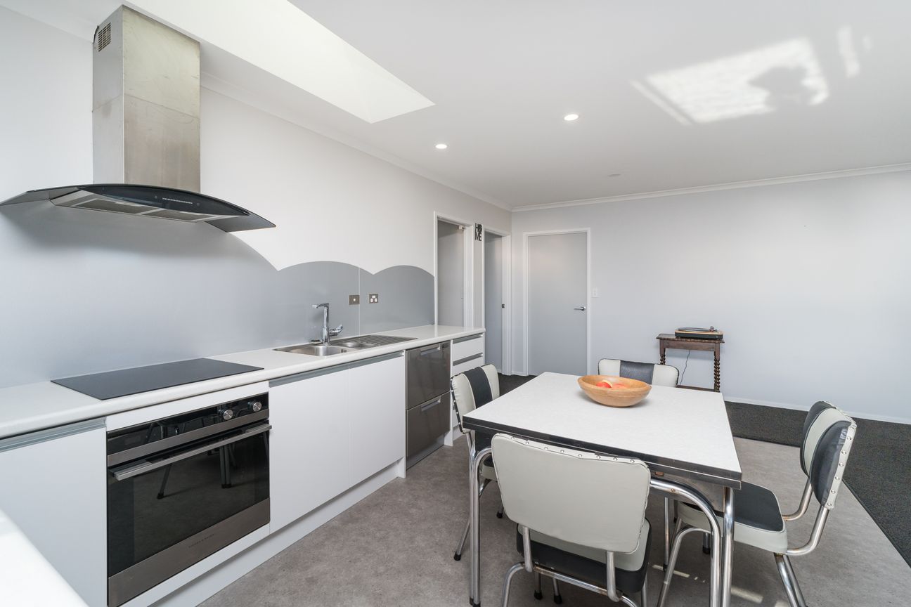 Central Near New Townhouse With A Bonus! - Bild 2