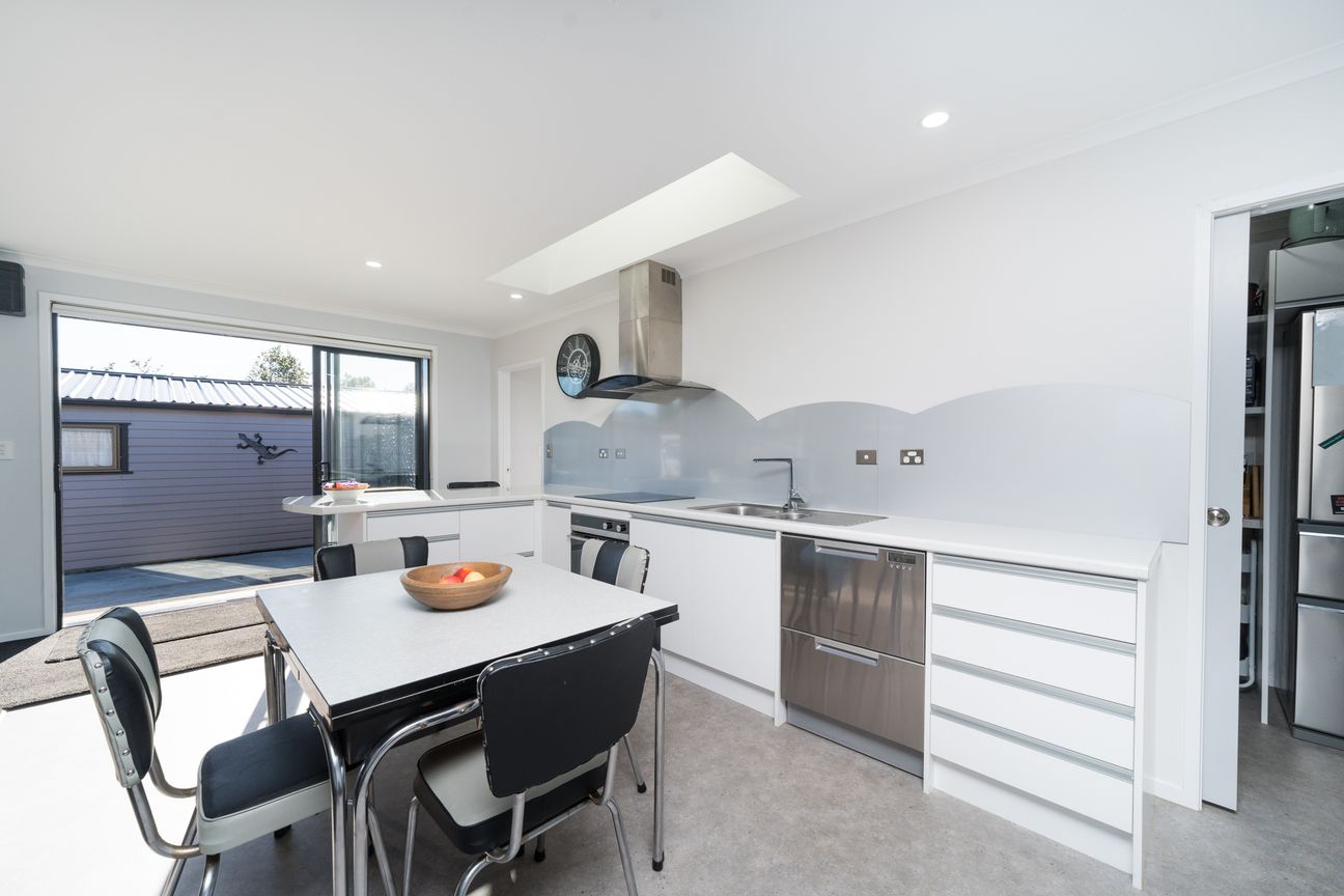 Central Near New Townhouse With A Bonus! - Bild 3