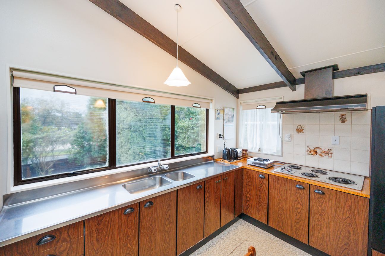 Brick Family Home, 220m² of Exciting Potential! - Vista 4