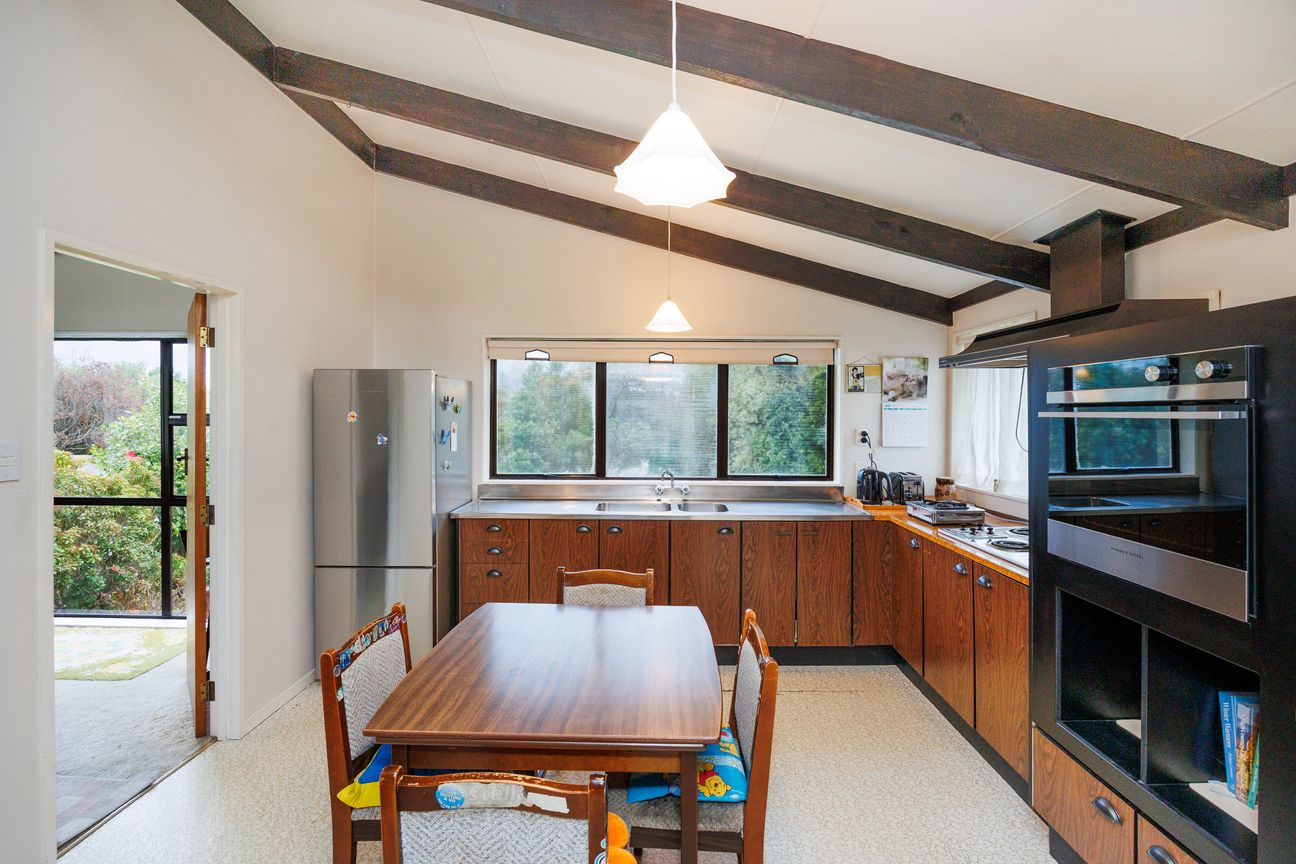 Brick Family Home, 220m² of Exciting Potential! - Vista 6