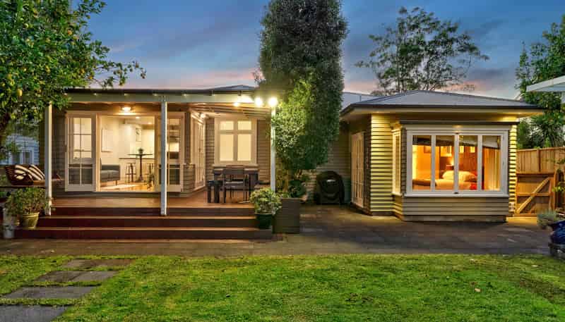 6 Stewart Road, Mount Albert