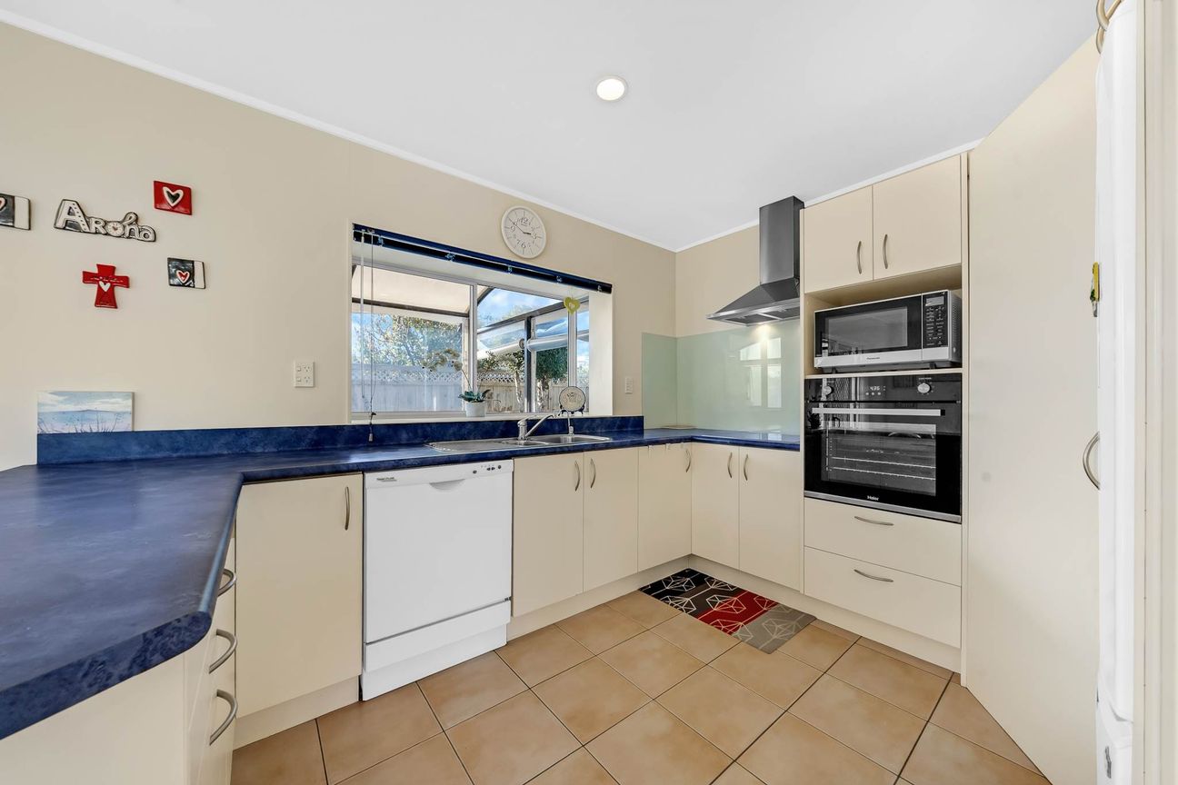 BOTANY COLLEGE & TOWN CENTRE CONVENIENCE - Widok 4