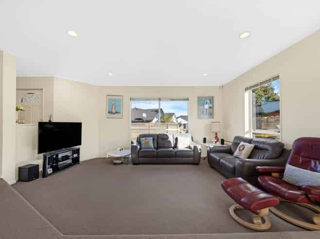11 Riplington Road, Huntington Park