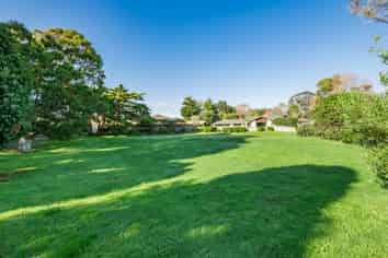 6 Stoneleigh Grove, Paraparaumu