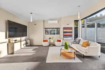 16A Albert Street, Saint Clair