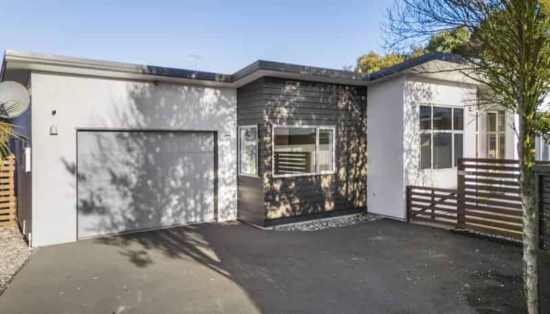 16A Albert Street, Saint Clair