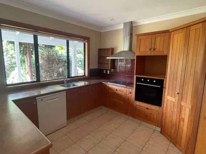 1900 Tarata Road, Inglewood