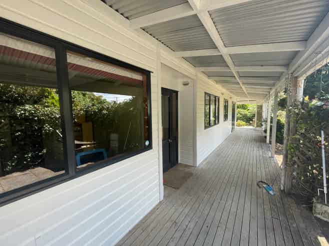 1900 Tarata Road, Inglewood