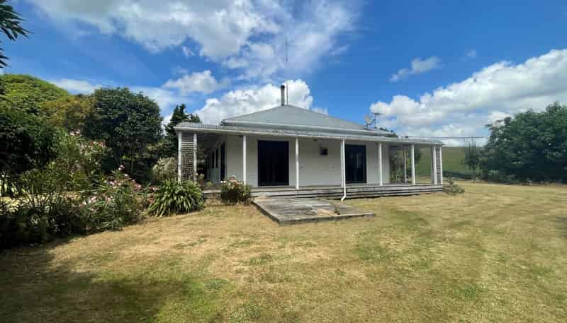 1900 Tarata Road, Inglewood