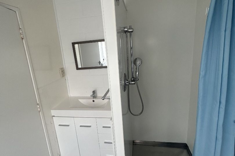 Tidy 2 Bedroom Unit in Ham East - Więcej