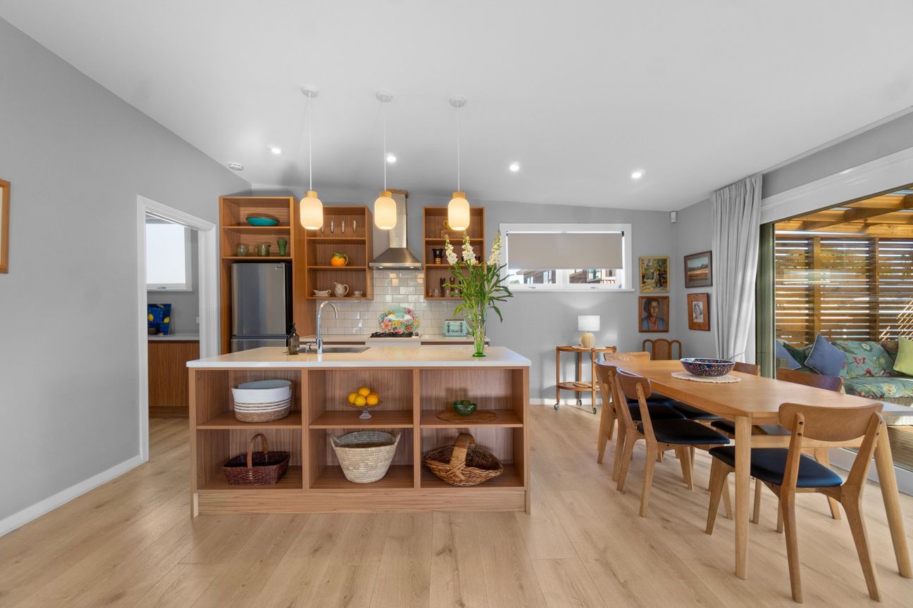 Renovated villa with granny flat - Więcej