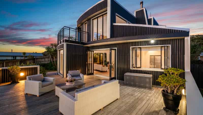 2 Ngatira Road, Muriwai