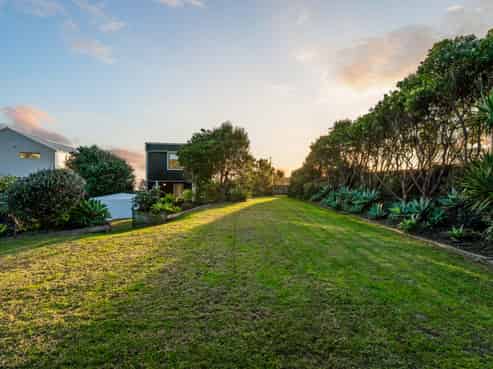 2 Ngatira Road, Muriwai