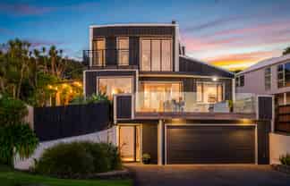 2 Ngatira Road, Muriwai