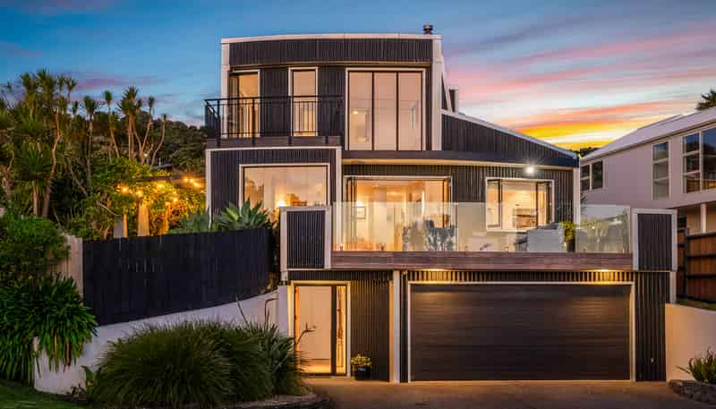 2 Ngatira Road, Muriwai