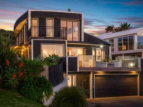 2 Ngatira Road, Muriwai
