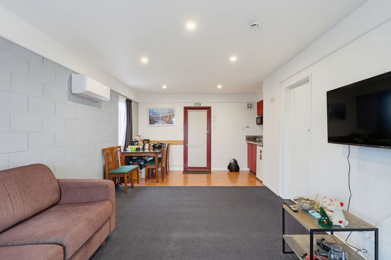 Apartment in Whanganui, College Estate - More