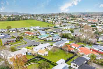 11 Willow Grove, Waipukurau