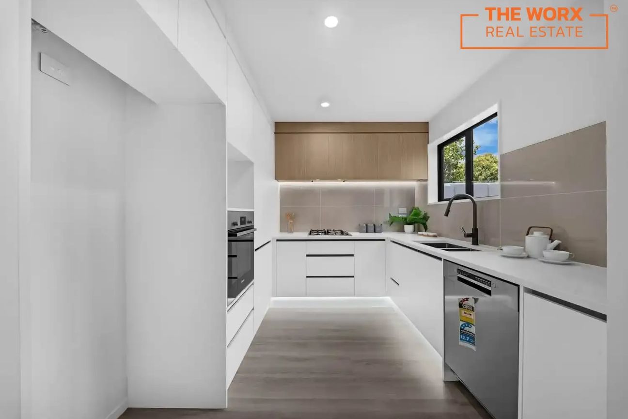 Standalone Freehold Home - Move In Today - Meer