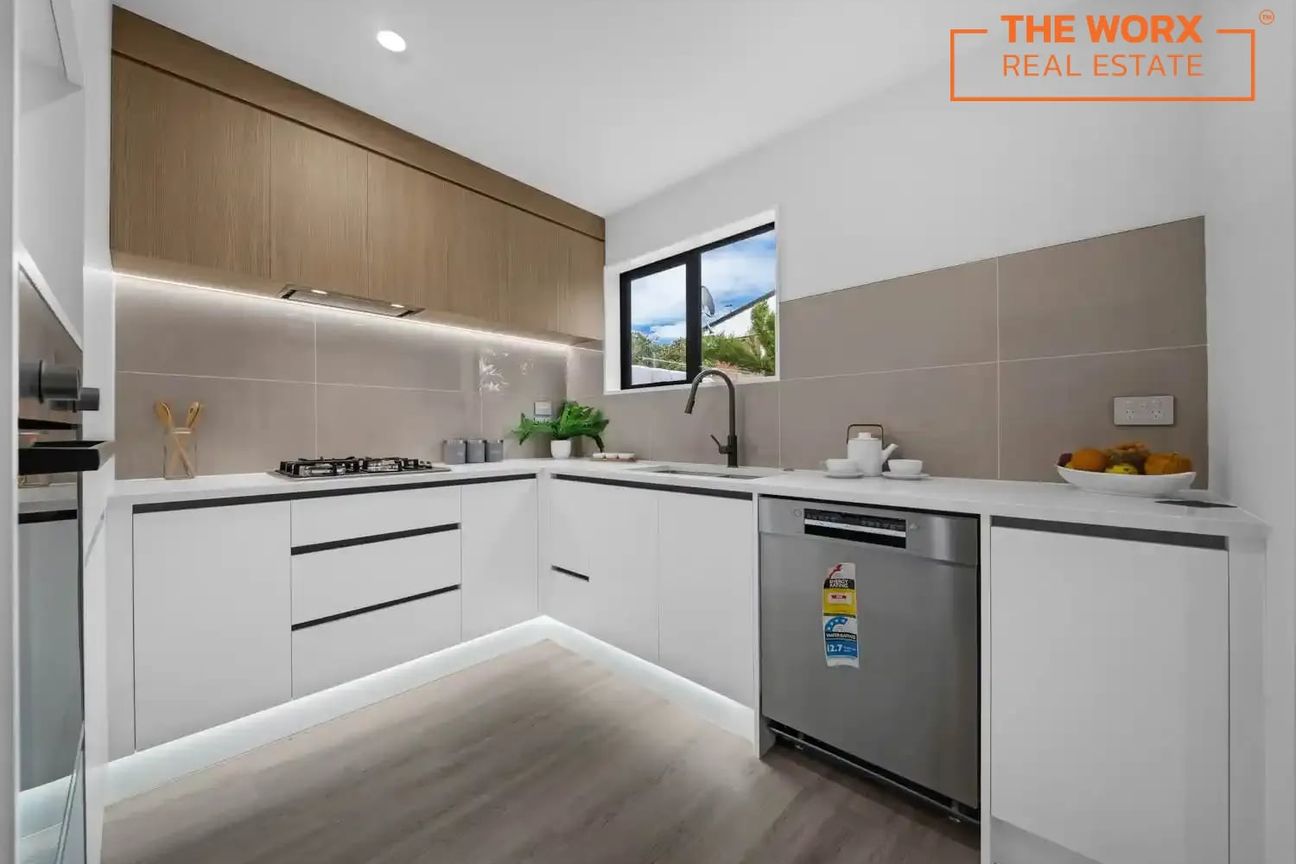 Standalone Freehold Home - Move In Today - Aanzicht 6