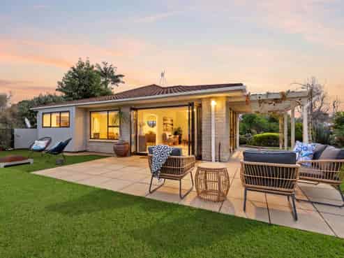 2 Edgewater Grove, Orewa